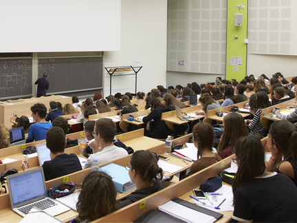 cours en amphi enseignement supérieur